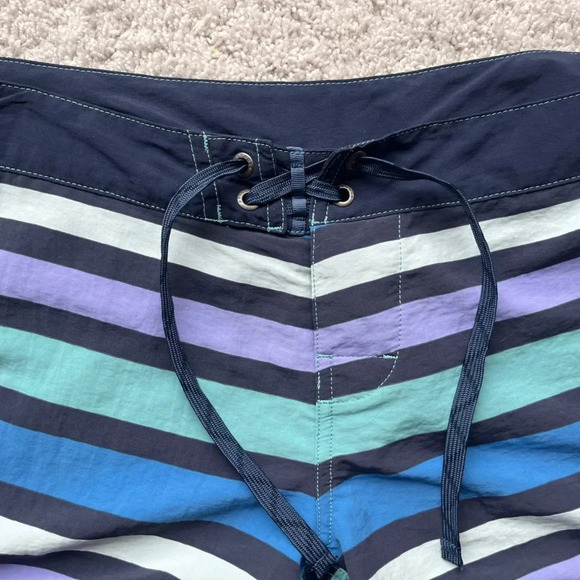 Patagonia Shorts  Woman's Wavefarer® Boardshorts - 5"" Size 8 - Picture 4 of 8